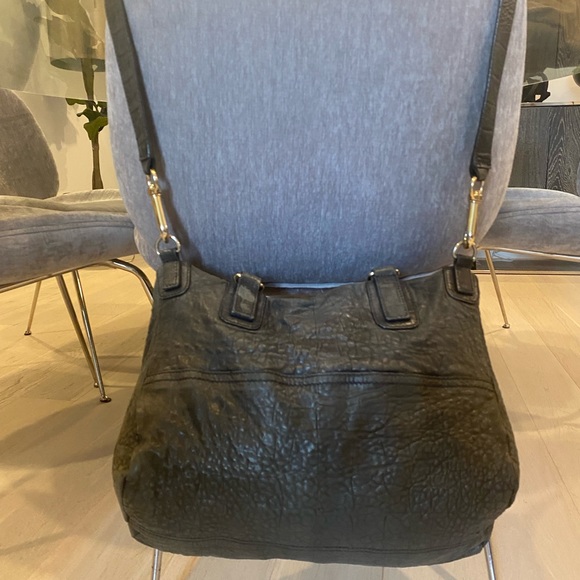 Givenchy Black Pandora sheepskin leather large messenger bag - Picture 6 of 16